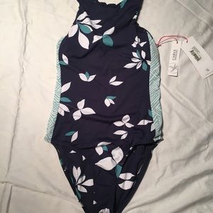 Carve designs Sanitas one piece size small